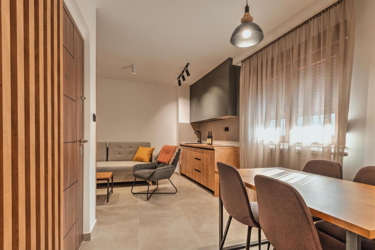 קולאסין Apartmani Studio Proforma מראה חיצוני תמונה